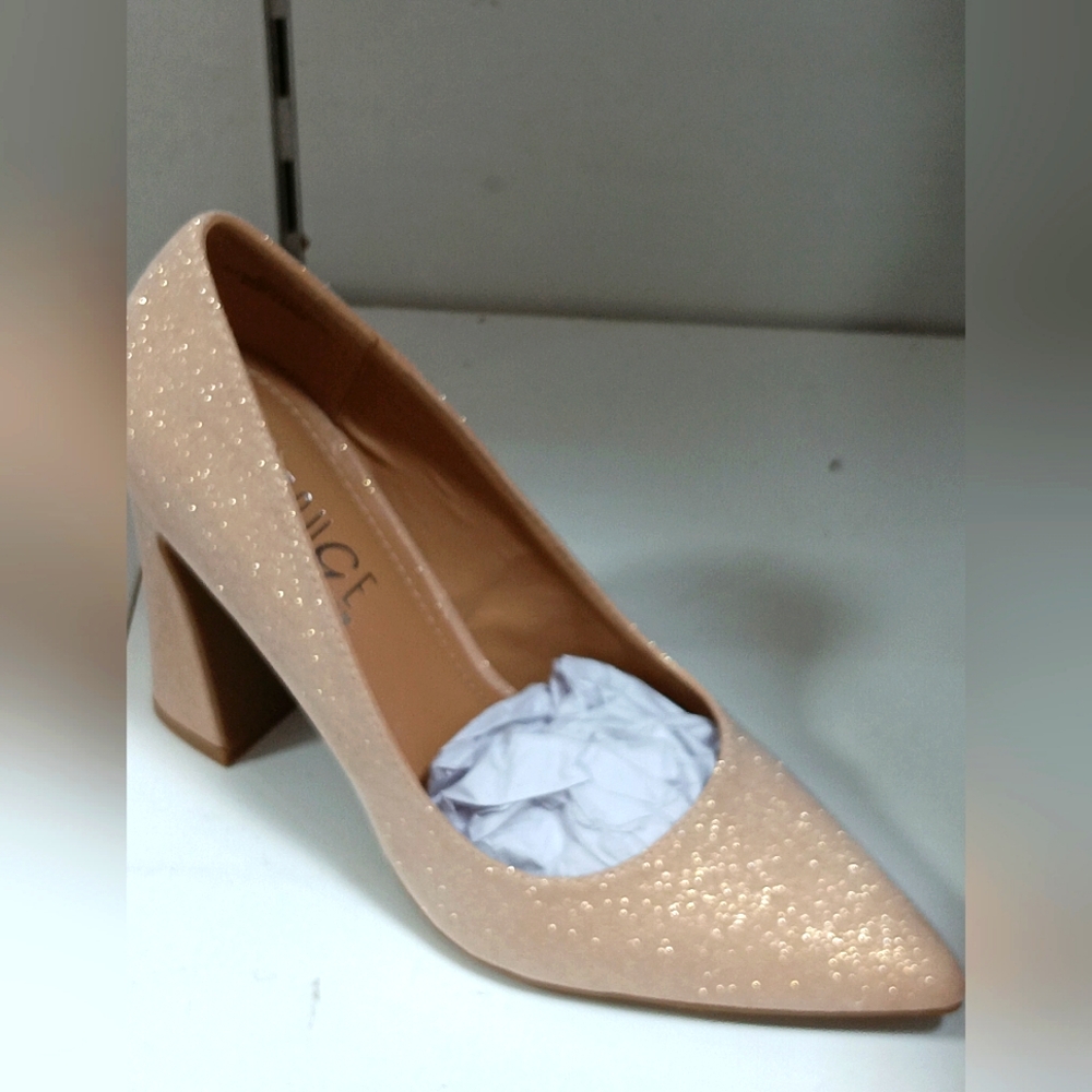 Vintage low heel pump
